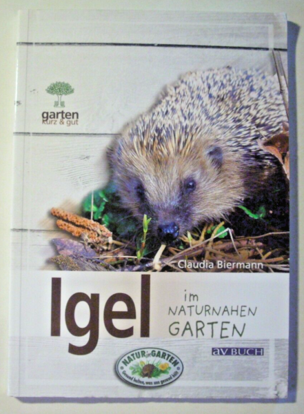 Igel im naturnahen Garten von Claudia Biermann